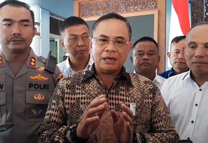 jalur lambat di Jalan Panglima Sudirman
