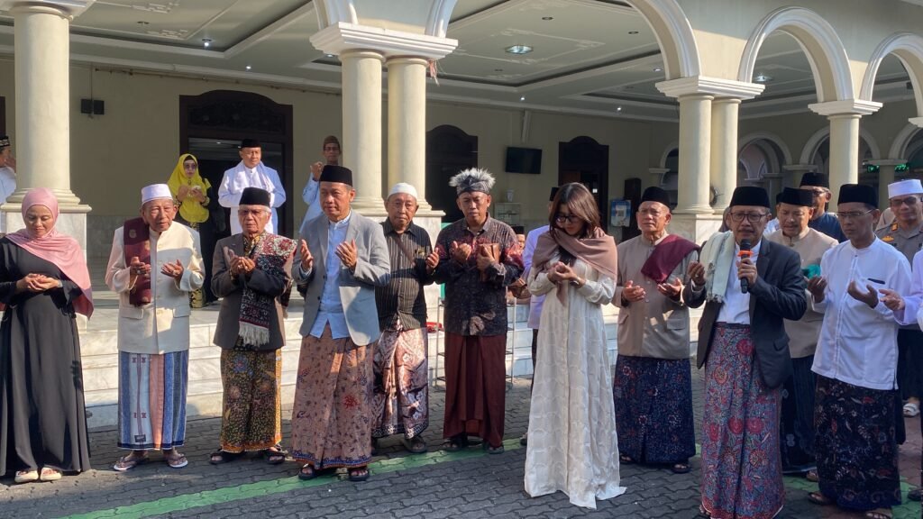 Bupati Kudus Sam'ani Intakoris