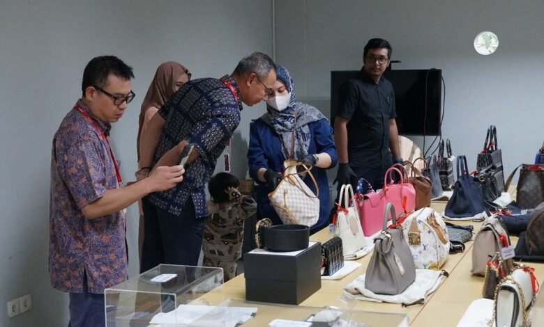 lelang barang sitaan