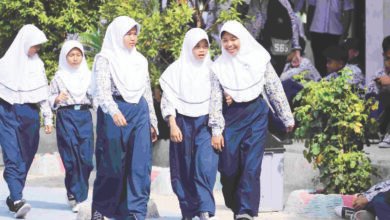 Sejumlah siswa sedang beraktivitas usai mengikuti kegiatan MPLS. Di Blora, Kegiatan Belajar Mengajar SRMA 18 Blora baru bergulir 28 Juli. (Lingkartv.com)
