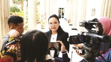 Wali Kota Semarang Agustina Wilujeng Pramestuti merespons soal sekolah rakyat di Kota Semarang saat menjumpai media. (Lingkartv.com)