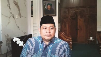 Zayinul Fata = Ketua DPRD Demak saat diwawancarai soal pungli sekolah. (Lingkartv.com)