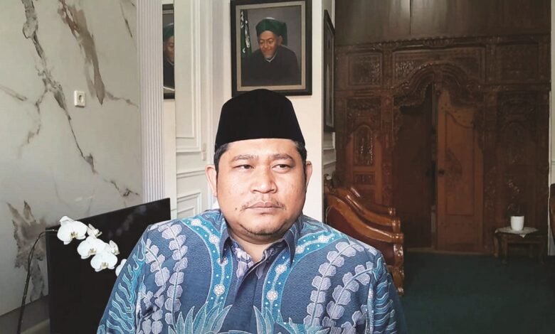 Zayinul Fata = Ketua DPRD Demak saat diwawancarai soal pungli sekolah. (Lingkartv.com)