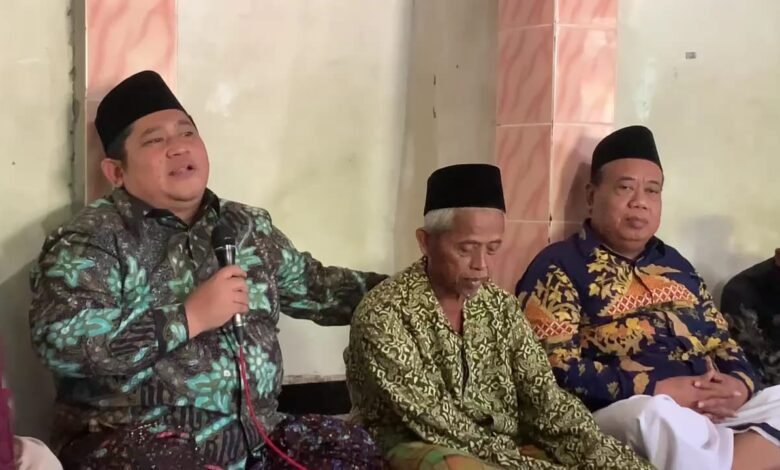 DPRD Demak mengunjungi guru madin yang dimintai denda. Ketua DPRD sayangkan bentuk kriminalisasi! (Lingkartv.com)