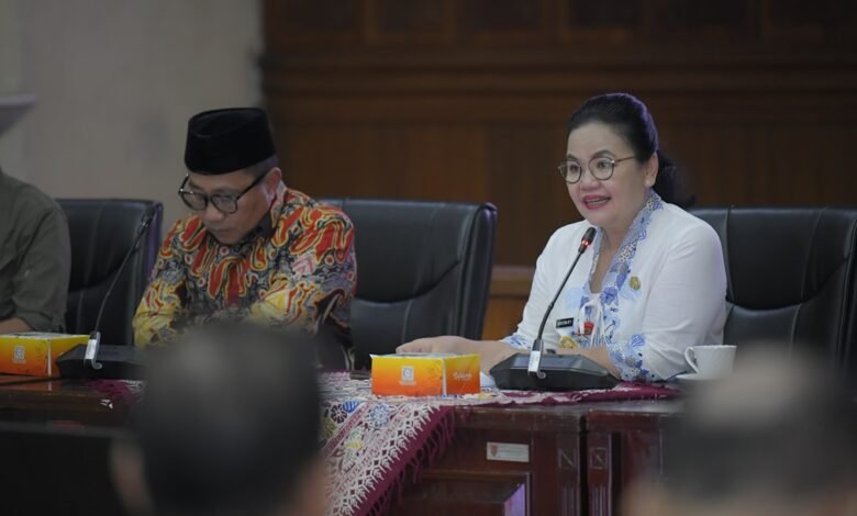 Wali kota Semarang Agustina Wilujeng Pramestuti saat memberikan pengarahan di ruang Lokakrida, Balai Kota, belum lama ini. (Lingkartv.com)