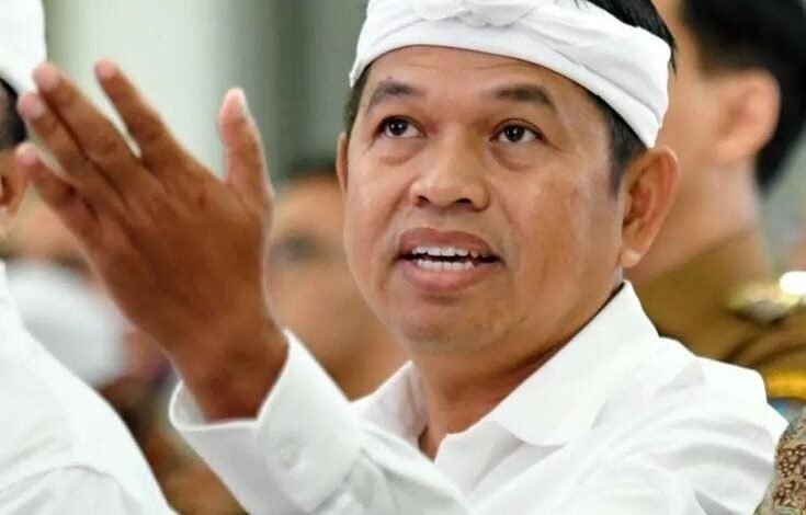 Dedi Mulyadi Alihkan Bonus Persib ke Bantuan Air Bersih Karawang