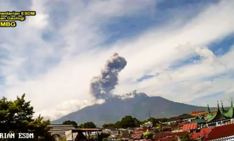 Erupsi Marapi, PGA Laporkan Kolom Abu Mencapai 1.200 Meter