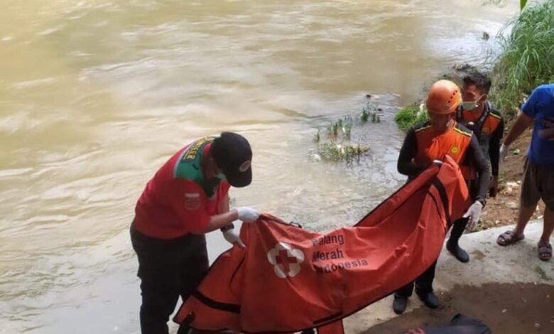 Penemuan Mayat Tanpa Kepala di Kali Ciliwung Gemparkan Warga