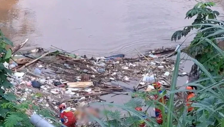 Penemuan Mayat Tanpa Kepala di Kali Ciliwung Gemparkan Warga