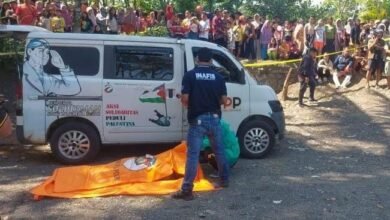 Mayat pria dengan sejumlah ditemukan di penggilingan batu, purbalingga.