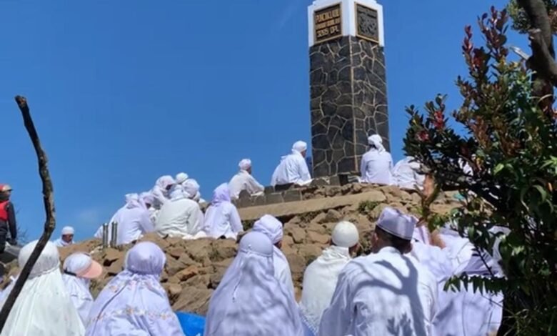 Heboh Perhutani Buka Suara Soal Kelompok Bergamis di Gunung Lawu